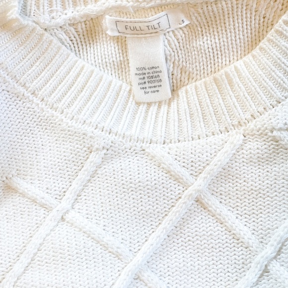 Tillys knitted long sleeve shoulder shrug - Picture 3 of 3